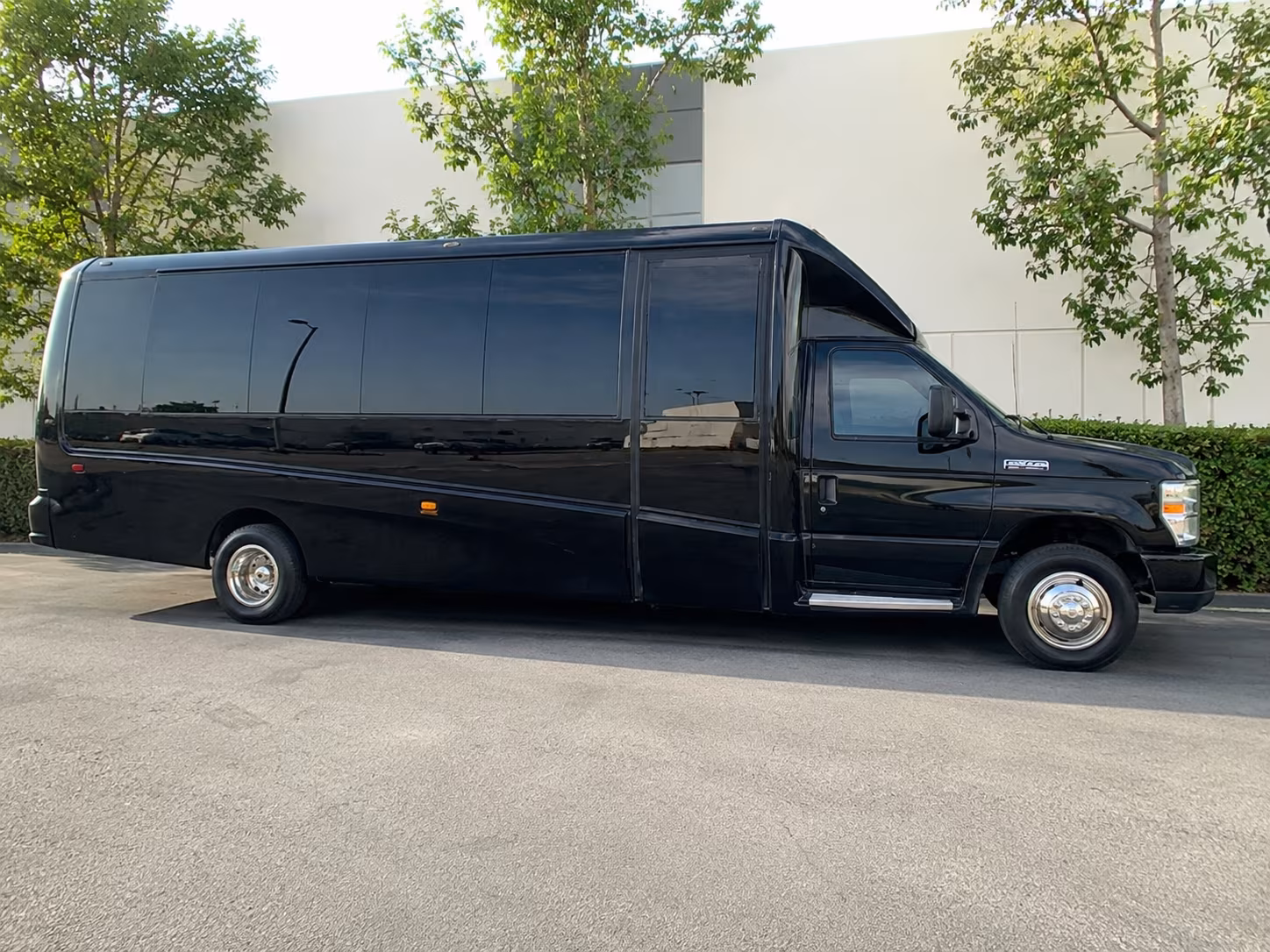 wine event transportation from hartford to brignole vineyards